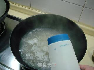 原汁原味儿“酸菜粉条汆白肉”的做法步骤：6