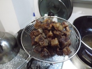 焦熘肉段的做法步骤：7