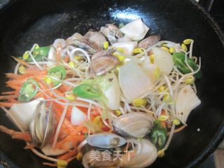 鲜蔬海鲜炒面的做法步骤：7