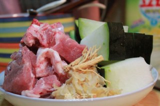 尾骨冬瓜汤的做法步骤：2
