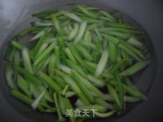 芹菜炒土豆片的做法步骤：3