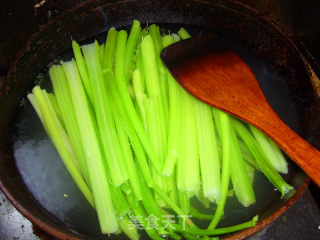 美味芹菜粉的做法步骤：2