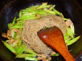 美味芹菜粉的做法步骤：10