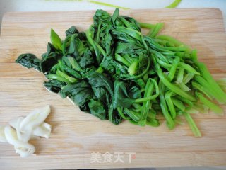 菠菜炒鸡蛋的做法步骤：1