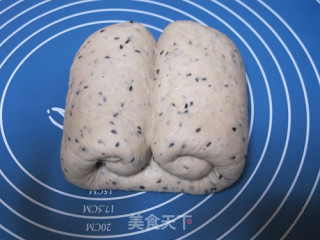 面包机版全麦黑芝麻吐司的做法步骤：18