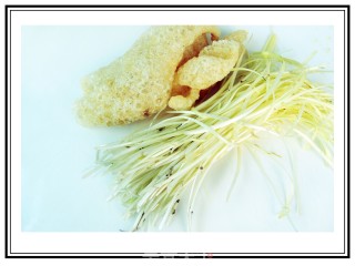 韭黄炒肉皮的做法步骤：1