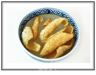韭黄炒肉皮的做法步骤：2