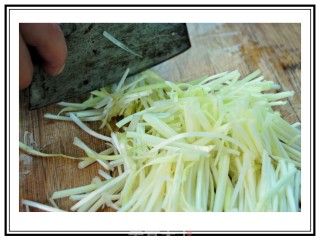 韭黄炒肉皮的做法步骤：5