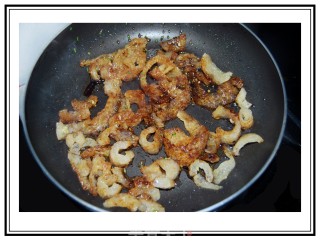 韭黄炒肉皮的做法步骤：10