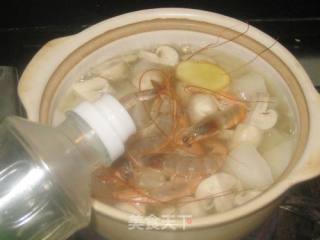 蘑菇海虾萝卜汤--冬季的一道润肺汤的做法步骤：5