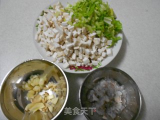 虾仁炒芹菜的做法步骤：2