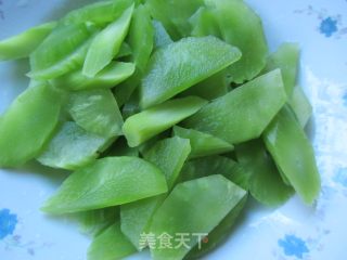 莴笋红椒炒山药肉片的做法步骤：2