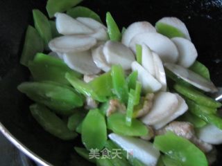 莴笋红椒炒山药肉片的做法步骤：8