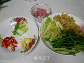 榨菜炒三丝的做法步骤：1