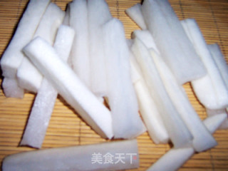给萝卜一个华丽的变身----橙汁萝卜条的做法步骤：2