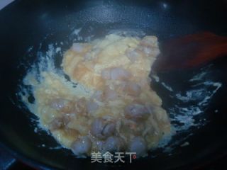 怎一个“鲜”字了得——扇贝丁炒鸡蛋的做法步骤：6