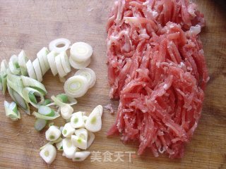 酸菜肉丝的做法步骤：2
