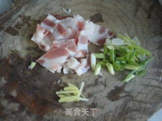 辣白菜炒年糕的做法步骤：2