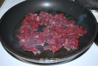 红椒大葱炒麋鹿肉的做法步骤：5