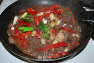 红椒大葱炒麋鹿肉的做法步骤：8