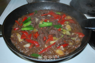 红椒大葱炒麋鹿肉的做法步骤：9