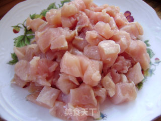 宫保鸡丁的做法步骤：1