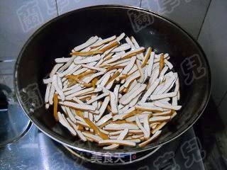 青椒榨菜五香干的做法步骤：3