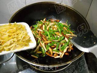 青椒榨菜五香干的做法步骤：8