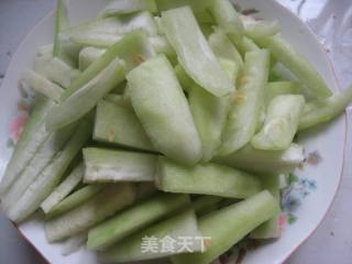 丝瓜炒虾米的做法步骤：2