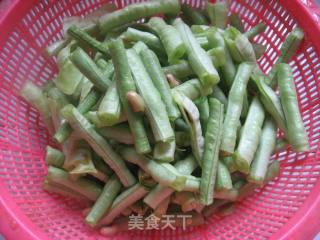 清炒豇豆的做法步骤：1