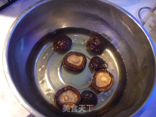 用最简单的食材做出最美味的菜——炖南瓜的做法步骤：2