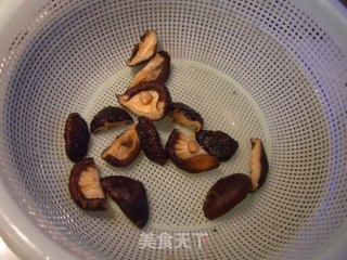 用最简单的食材做出最美味的菜——炖南瓜的做法步骤：3