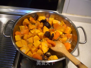 用最简单的食材做出最美味的菜——炖南瓜的做法步骤：7