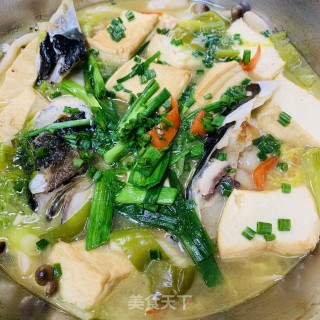 鱼头豆腐煲的做法
