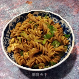 黑胡椒蛋炒意面的做法