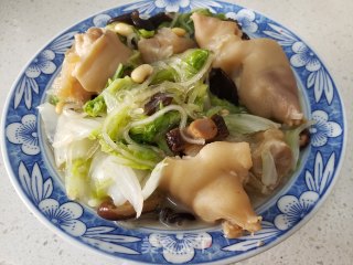 猪蹄白菜炖粉条的做法
