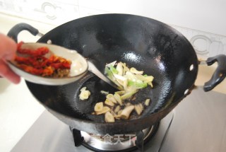 炒出麻辣鲜香，爽脆清甜【手撕包菜】需要掌握的五个要诀的做法步骤：3