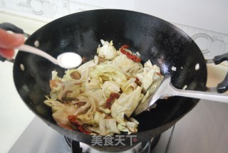炒出麻辣鲜香，爽脆清甜【手撕包菜】需要掌握的五个要诀的做法步骤：11
