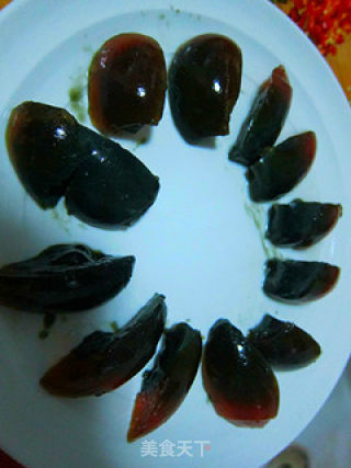 十分钟快手菜—浇汁皮蛋的做法步骤：3