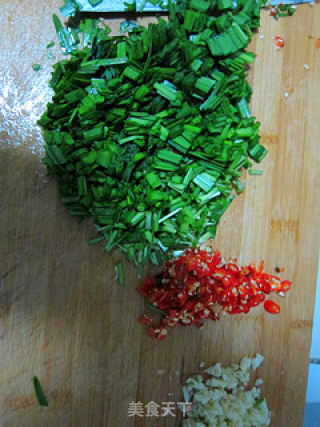 十分钟快手菜—浇汁皮蛋的做法步骤：4