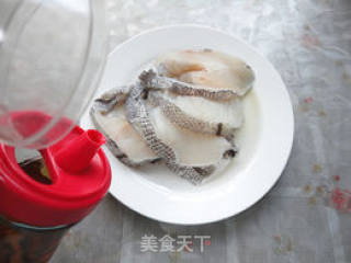 【创意新派菜】——香煎银鳕鱼的做法步骤：2