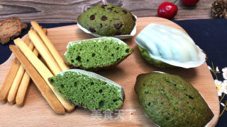 美味抹茶玛德琳小甜品，配上一壶浓浓的红茶、品味一顿惬意的下午茶吧。
