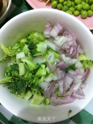 减肥蔬菜炒饭的做法步骤：1