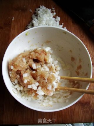 蓬松香脆的掌上明珠---鸡肉白菜丸子的做法步骤：5