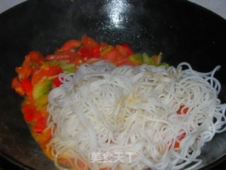 泡椒白菜炒米线的做法步骤：10