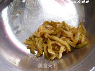 榨菜鸡丝拌金针菇的做法步骤：3