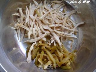 榨菜鸡丝拌金针菇的做法步骤：5