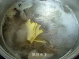 萝卜红枣排骨煲的做法步骤：2