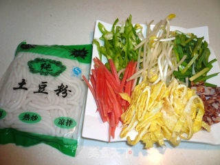 炒土豆粉的做法步骤：1