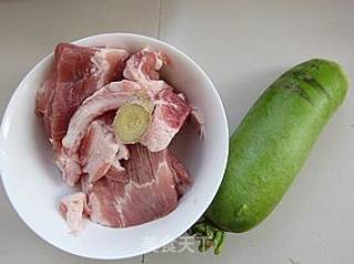 【十分钟快手菜】感冒食疗方-青萝卜肉片汤的做法步骤：1
